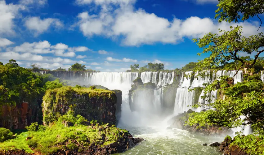 VIAJE CRUCE DE LAGOS, VINOS Y CATARATAS 